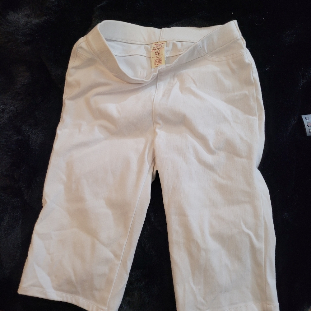 White Capri Pants